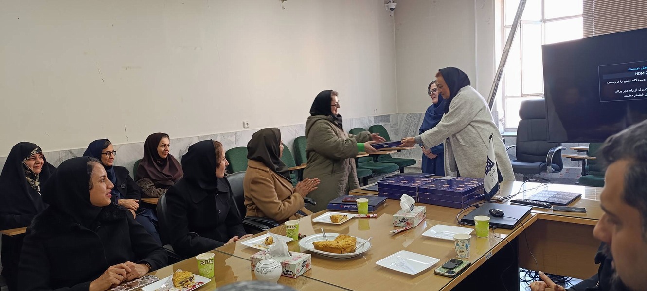 مرکز تحقیقات دندانپزشکی به مناسبت هفته پژوهش از پژوهشگران برتر و داوران ممتاز مجله تقدیر کرد